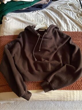 Women’s Good American Cropped Hoodie Sweatshirt in Dark Brown